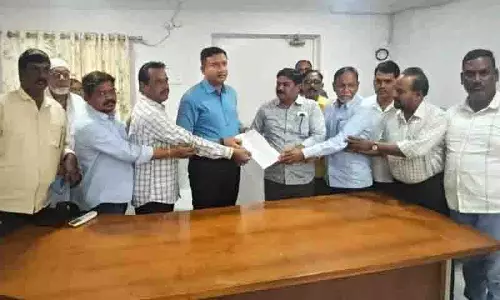 आदिलाबाद में TUWJ नेताओं ने GO 252 को वापस लेने की मांग की आदिलाबाद में TUWJ नेताओं ने GO 252 को वापस लेने की मांग की
