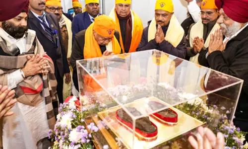 नीतीश कुमार ने Patna साहिब गुरुद्वारे में मत्था टेका