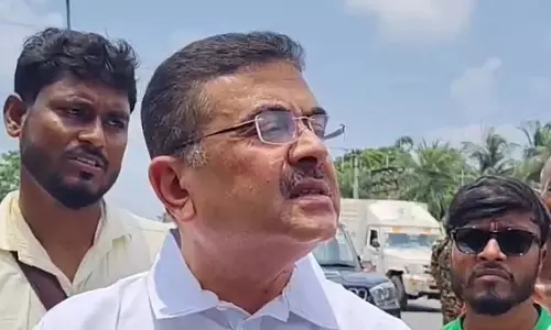 Subhendu ने मंदिर मैदान में सिविल डिफेंस वर्कर्स के विरोध प्रदर्शन को संबोधित किया