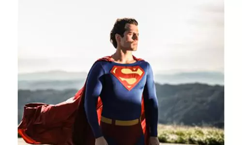 Zack Snyder ने शेयर की कैविल की टेस्ट फोटो Zack Snyder ने शेयर की कैविल की टेस्ट फोटो