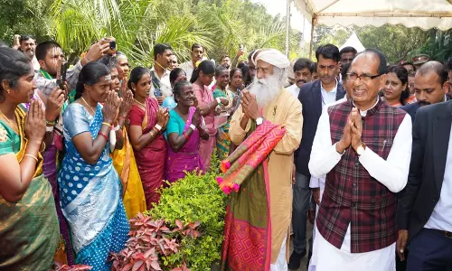 Sadhguru ने शिवराज सिंह चौहान से ब्रिटिश काल के कानूनों में संशोधन करने का किया आग्रह