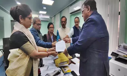 टीएमसी के प्रतिनिधिमंडल ने बंगाल के मुख्य चुनाव अधिकारी से की मुलाकात, एसआईआर को लेकर दर्ज कराई शिकायत टीएमसी के प्रतिनिधिमंडल ने बंगाल के मुख्य चुनाव अधिकारी से की मुलाकात, एसआईआर को लेकर दर्ज कराई शिकायत