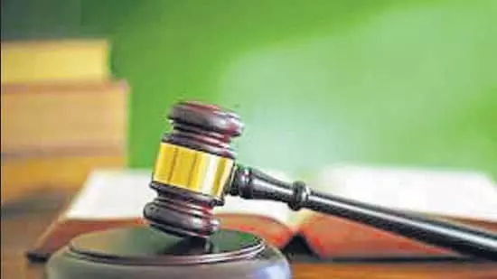 High Court ने 13 साल की लड़की को उसके UK में रहने वाले पिता को सौंपने से मना कर दिया High Court ने 13 साल की लड़की को उसके UK में रहने वाले पिता को सौंपने से मना कर दिया