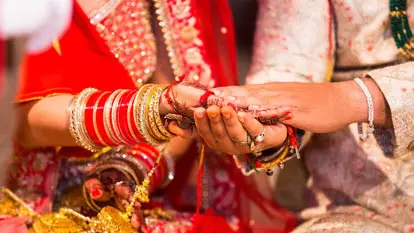 शादी को एक दिन हुए और नवविवाहित जोड़े ने सहमति से लिया तलाक शादी को एक दिन हुए और नवविवाहित जोड़े ने सहमति से लिया तलाक