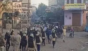 Rajasthan: पत्थरबाजी के मामले में पुलिस का एक्शन, हिरासत में 110 लोग Rajasthan: पत्थरबाजी के मामले में पुलिस का एक्शन, हिरासत में 110 लोग
