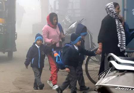 अधिक ठंड के कारण पटना में 8वीं तक के सभी स्कूल 30 दिसंबर तक बंद अधिक ठंड के कारण पटना में 8वीं तक के सभी स्कूल 30 दिसंबर तक बंद