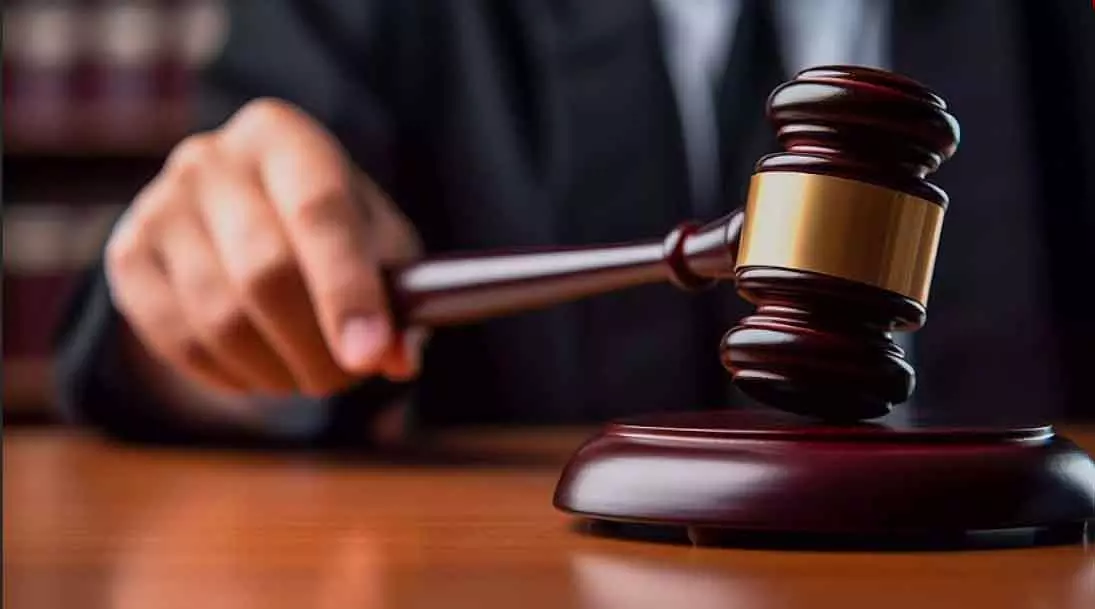Mumbai: मॉडल ने पड़ोसी के पति पर ₹35 लाख की धोखाधड़ी का आरोप लगाया, पुलिस ने FIR दर्ज की Mumbai: मॉडल ने पड़ोसी के पति पर ₹35 लाख की धोखाधड़ी का आरोप लगाया, पुलिस ने FIR दर्ज की