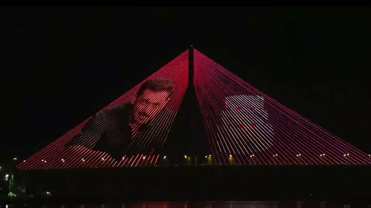 Salman Khan 60 साल के हुए: मुंबई ने बॉलीवुड सुपरस्टार का जन्मदिन मनाया Salman Khan 60 साल के हुए: मुंबई ने बॉलीवुड सुपरस्टार का जन्मदिन मनाया