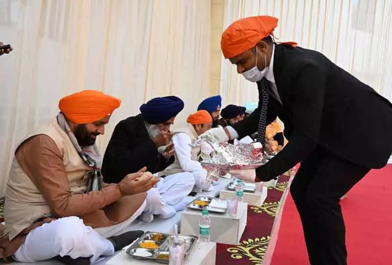 Sirsa में राज्य स्तरीय वीर बाल दिवस समारोह आयोजित Sirsa में राज्य स्तरीय वीर बाल दिवस समारोह आयोजित
