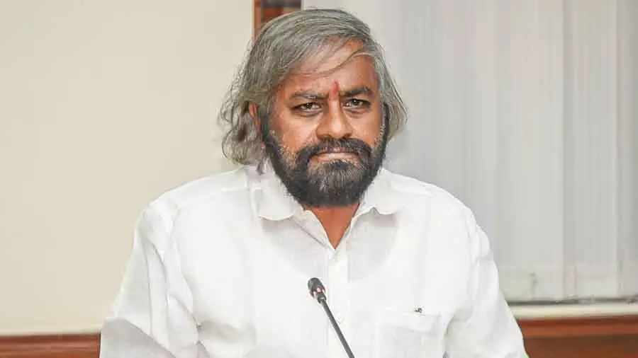 Karnataka : वन मंत्री ने अधिकारियों को ज़मीन पर कब्ज़ा और अतिक्रमण रोकने का निर्देश दिया Karnataka : वन मंत्री ने अधिकारियों को ज़मीन पर कब्ज़ा और अतिक्रमण रोकने का निर्देश दिया