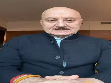 धुरंधर की सफलता से अनुपम खेर खुश धुरंधर की सफलता से अनुपम खेर खुश