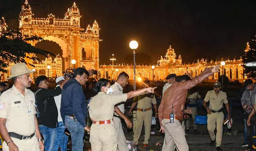 Mysuru: मैसूरु पैलेस के पास हीलियम सिलेंडर फटने से तीसरी जान चली गई Mysuru: मैसूरु पैलेस के पास हीलियम सिलेंडर फटने से तीसरी जान चली गई