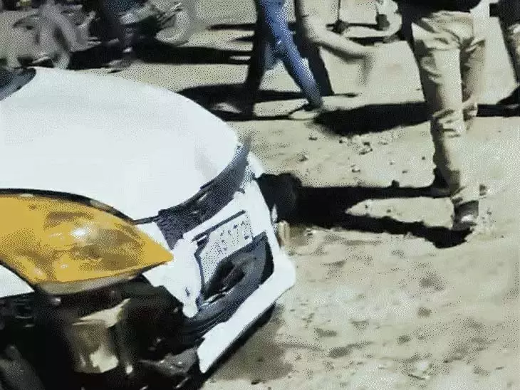 भाजपा नेता की कार ने अलाव ताप रहे लोगों को रौंदा, दो की मौत भाजपा नेता की कार ने अलाव ताप रहे लोगों को रौंदा, दो की मौत