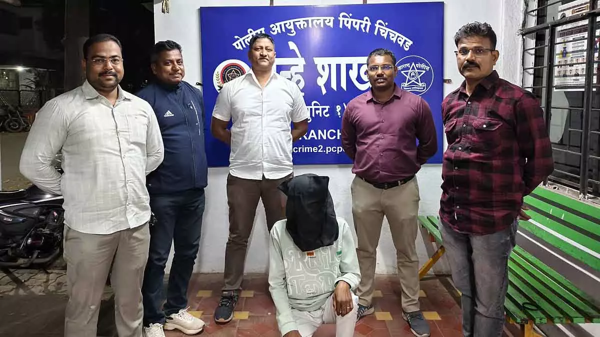 Pune : पिंपरी-चिंचवड़ क्राइम ब्रांच ने जुन्नर के जंगल में छिपे हत्या की कोशिश के फरार आरोपी को पकड़ा Pune : पिंपरी-चिंचवड़ क्राइम ब्रांच ने जुन्नर के जंगल में छिपे हत्या की कोशिश के फरार आरोपी को पकड़ा