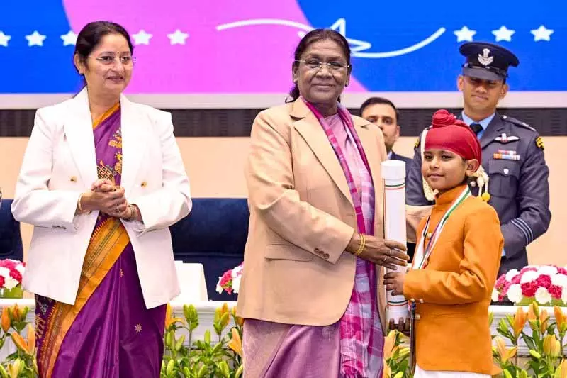 Shravan को प्रधानमंत्री राष्ट्रीय बाल पुरस्कार मिलने पर फिरोजपुर गांव में खुशी की लहर Shravan को प्रधानमंत्री राष्ट्रीय बाल पुरस्कार मिलने पर फिरोजपुर गांव में खुशी की लहर