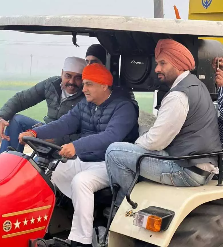 Fatehgarh Sahib तक ट्रैक्टर यात्रा, सिंगला और संगरूर से कांग्रेस कार्यकर्ताओं ने साहिबजादों को नमन किया Fatehgarh Sahib तक ट्रैक्टर यात्रा, सिंगला और संगरूर से कांग्रेस कार्यकर्ताओं ने साहिबजादों को नमन किया