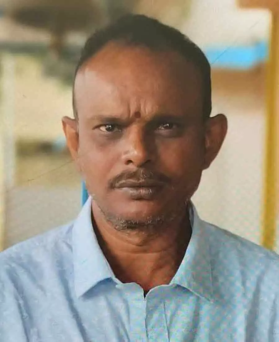 Karnataka : टैंक की मरम्मत करते समय फिसलने के बाद इमारत से गिरने से व्यक्ति की मौत Karnataka : टैंक की मरम्मत करते समय फिसलने के बाद इमारत से गिरने से व्यक्ति की मौत