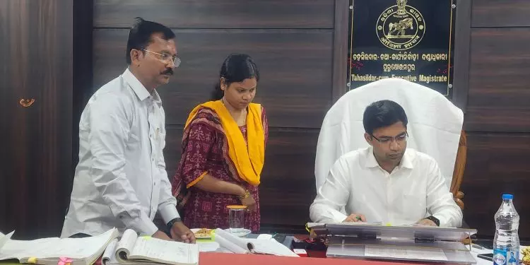 Odisha: गंजम के अधिकारी नए साल पर गुलदस्ते और तोहफ़े नहीं देंगे Odisha: गंजम के अधिकारी नए साल पर गुलदस्ते और तोहफ़े नहीं देंगे