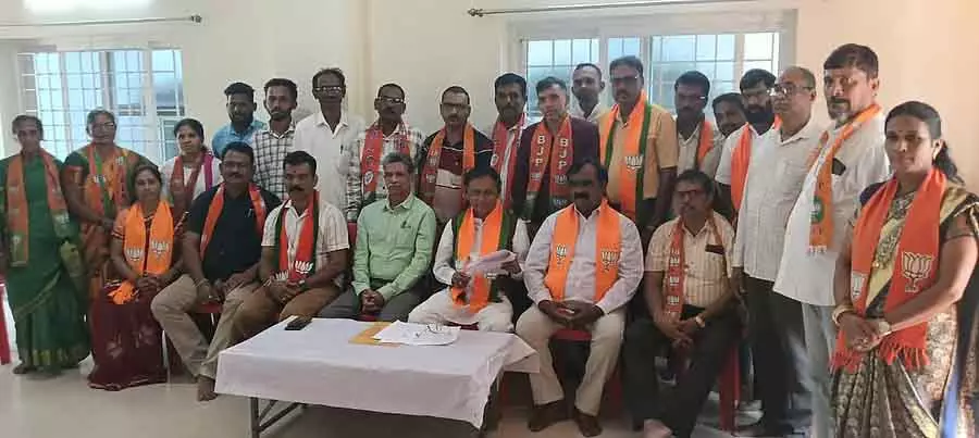 कांग्रेस सरकार वादे के मुताबिक काम नहीं कर रही: S.V. Sankanur कांग्रेस सरकार वादे के मुताबिक काम नहीं कर रही: S.V. Sankanur