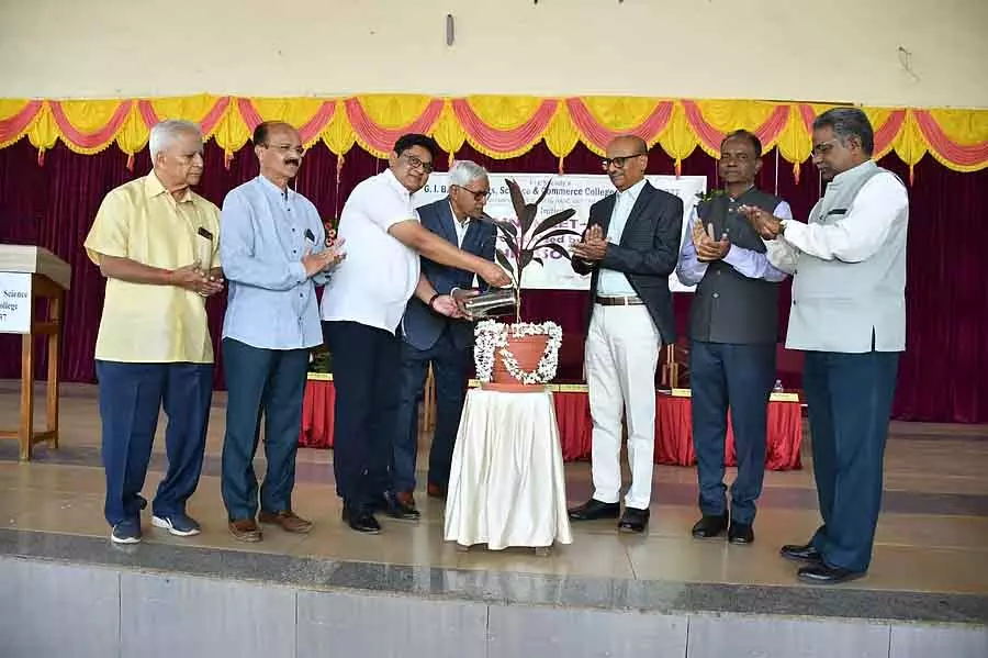 देश के विकास के लिए शिक्षा ज़रूरी है: V.B. Hiremath देश के विकास के लिए शिक्षा ज़रूरी है: V.B. Hiremath