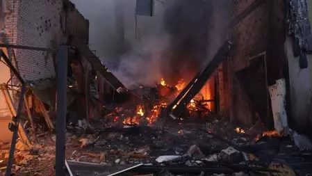 ट्रंप-जेलेंस्की की मुलाकात से पहले यूक्रेन पर रूस का हवाई हमला, 8 घायल ट्रंप-जेलेंस्की की मुलाकात से पहले यूक्रेन पर रूस का हवाई हमला, 8 घायल