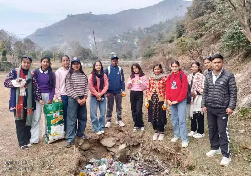 NSS वॉलंटियर्स ने सफाई और महिला सशक्तिकरण के महत्व पर ज़ोर दिया NSS वॉलंटियर्स ने सफाई और महिला सशक्तिकरण के महत्व पर ज़ोर दिया