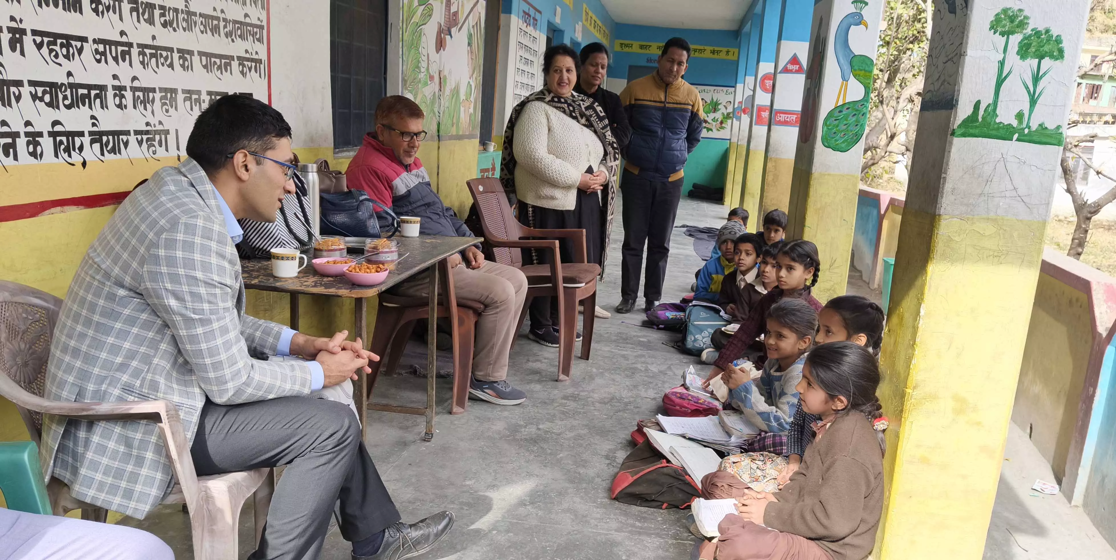 DC ने स्कूलों का निरीक्षण किया, ‘रंगों की पाठशाला’ पहल के तहत प्रगति की समीक्षा की DC ने स्कूलों का निरीक्षण किया, ‘रंगों की पाठशाला’ पहल के तहत प्रगति की समीक्षा की