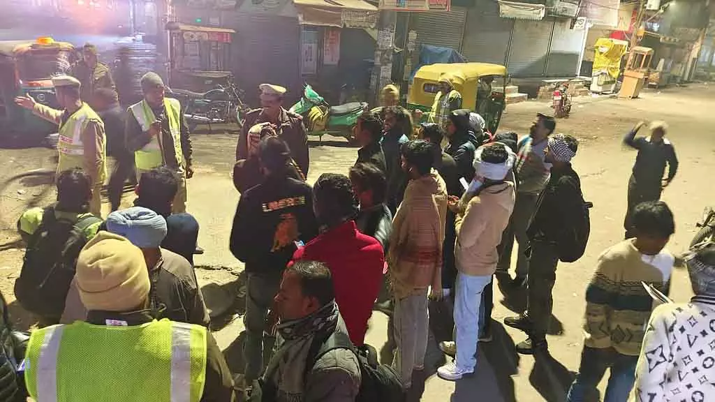 Delhi : नए साल के तोहफे के तौर पर 660 लोग गिरफ्तार Delhi : नए साल के तोहफे के तौर पर 660 लोग गिरफ्तार