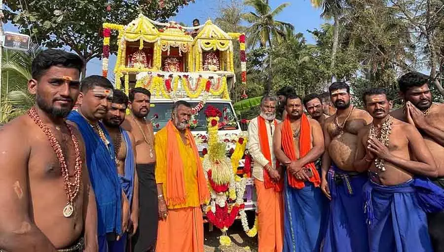 Kushtagi : अयप्पा स्वामी उत्सव मूर्ति जुलूस Kushtagi : अयप्पा स्वामी उत्सव मूर्ति जुलूस