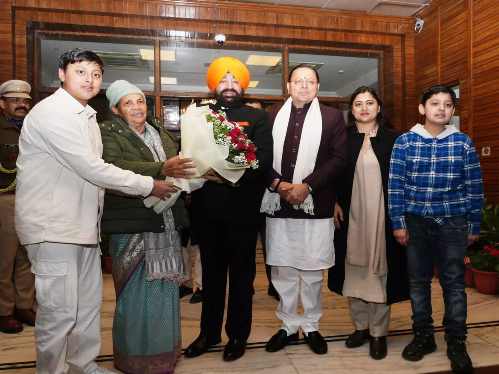 CM धामी ने राज्यपाल से मुलाकात की, वीर बल दिवस मनाया CM धामी ने राज्यपाल से मुलाकात की, वीर बल दिवस मनाया
