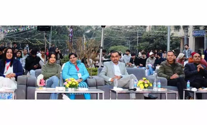 संभागीय आयुक्त ने “Dastan-e-Mike” में भाग लिया संभागीय आयुक्त ने “Dastan-e-Mike” में भाग लिया