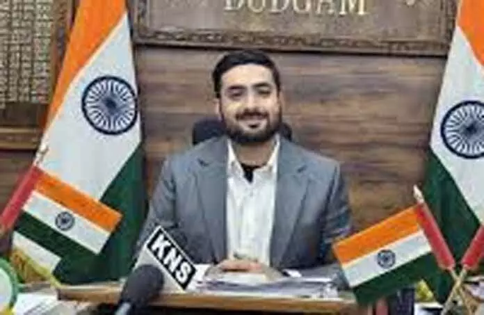 DC Srinagar ने रेवेन्यू सर्विसेज की तहसीलवार समीक्षा की DC Srinagar ने रेवेन्यू सर्विसेज की तहसीलवार समीक्षा की