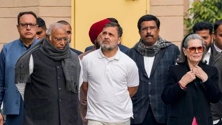 Delhi में कांग्रेस बैठक में MGNREGA और राज्य चुनाव पर हुई चर्चा Delhi में कांग्रेस बैठक में MGNREGA और राज्य चुनाव पर हुई चर्चा