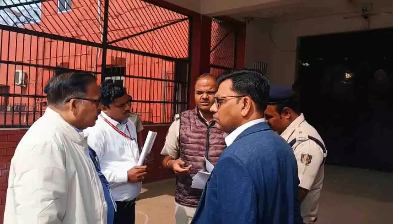कटक DCP ने चौद्वार जेल का निरीक्षण किया, सुरक्षा व्यवस्था की समीक्षा की कटक DCP ने चौद्वार जेल का निरीक्षण किया, सुरक्षा व्यवस्था की समीक्षा की