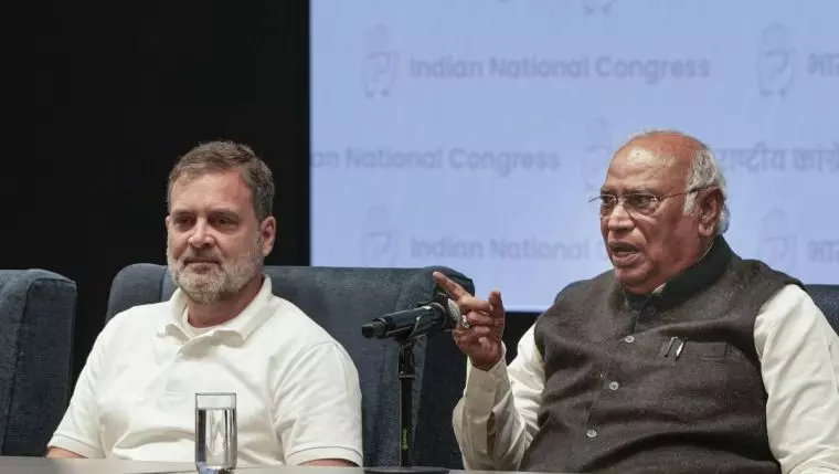 महात्मा गांधी अपमान मामले पर कांग्रेस ने देशव्यापी विरोध की घोषणा की महात्मा गांधी अपमान मामले पर कांग्रेस ने देशव्यापी विरोध की घोषणा की