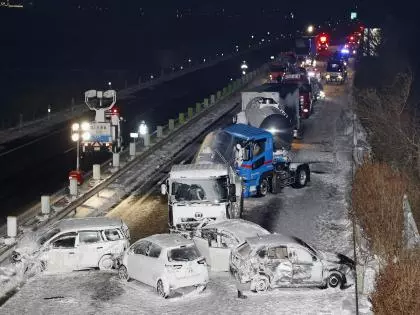 Japan: एक्सप्रेसवे पर 50+ गाड़ियों की टक्कर, 2 की मौत, 26 घायल Japan: एक्सप्रेसवे पर 50+ गाड़ियों की टक्कर, 2 की मौत, 26 घायल