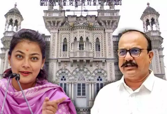 Solapur Municipal Election: कांग्रेस ने 20 उम्मीदवारों की पहली लिस्ट जारी की Solapur Municipal Election: कांग्रेस ने 20 उम्मीदवारों की पहली लिस्ट जारी की