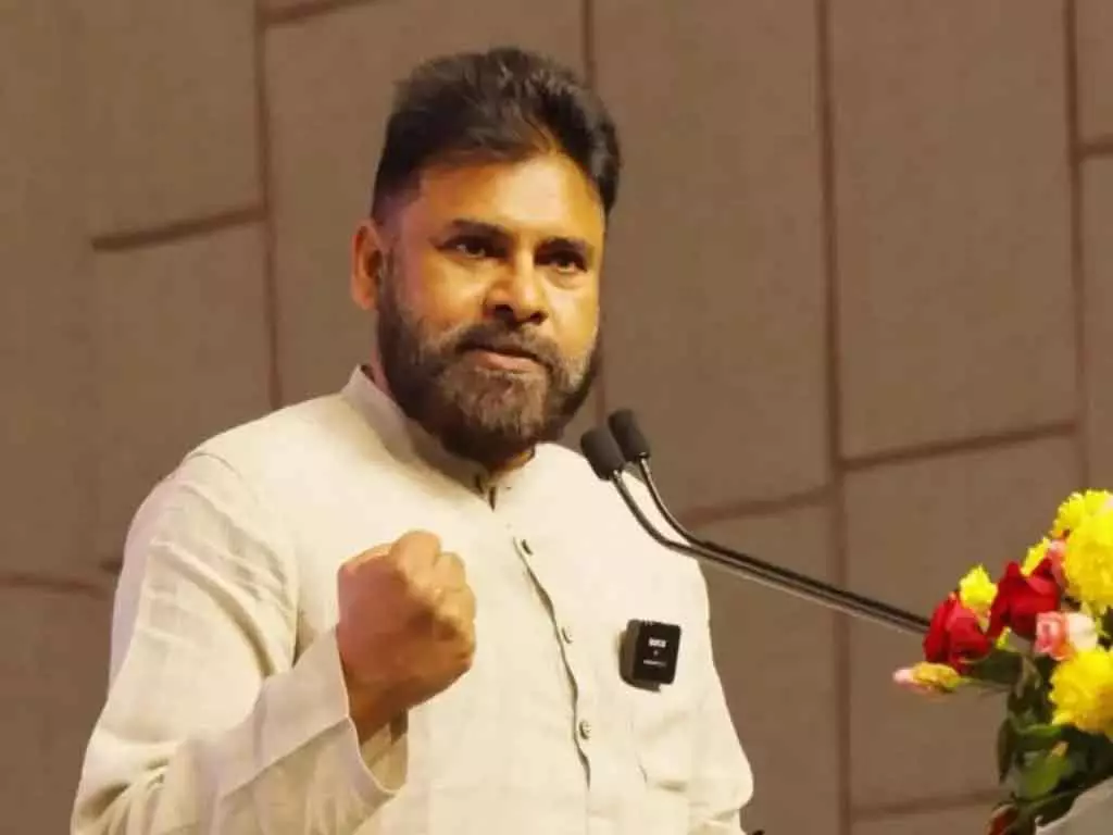 Pawan Kalyan की नई पहचान: सनातन रक्षक की छवि ने बदली आंध्र प्रदेश की राजनीति Pawan Kalyan की नई पहचान: सनातन रक्षक की छवि ने बदली आंध्र प्रदेश की राजनीति