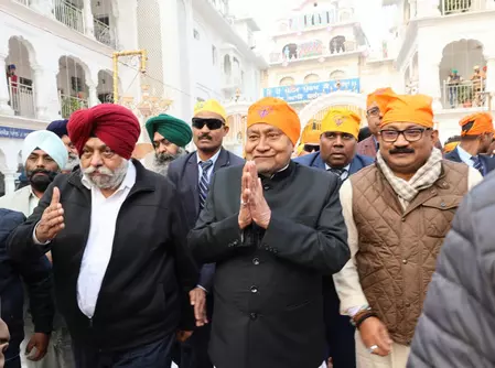 पटना: श्री गुरु गोबिंद सिंह के प्रकाश पर्व में शामिल हुए सीएम नीतीश कुमार, टेका मत्था पटना: श्री गुरु गोबिंद सिंह के प्रकाश पर्व में शामिल हुए सीएम नीतीश कुमार, टेका मत्था