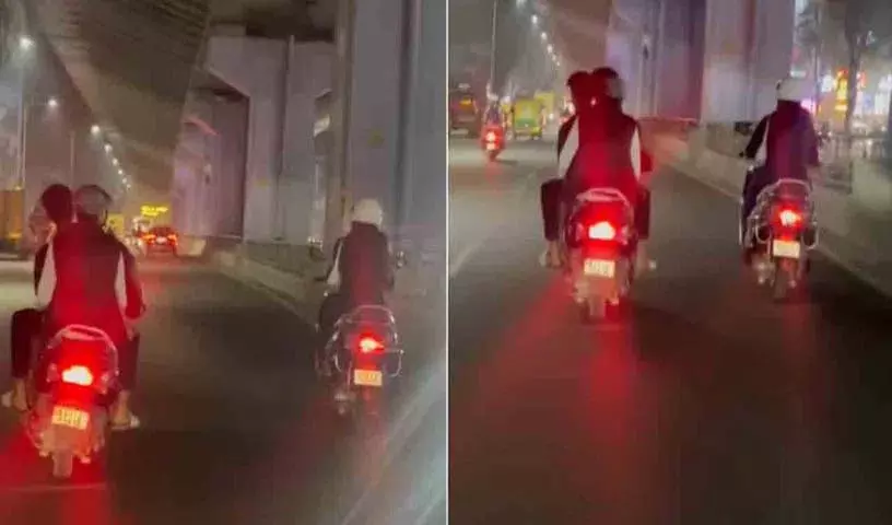 Scooty पर सवार लोगों ने महिला को परेशान किया, वीडियो वायरल Scooty पर सवार लोगों ने महिला को परेशान किया, वीडियो वायरल