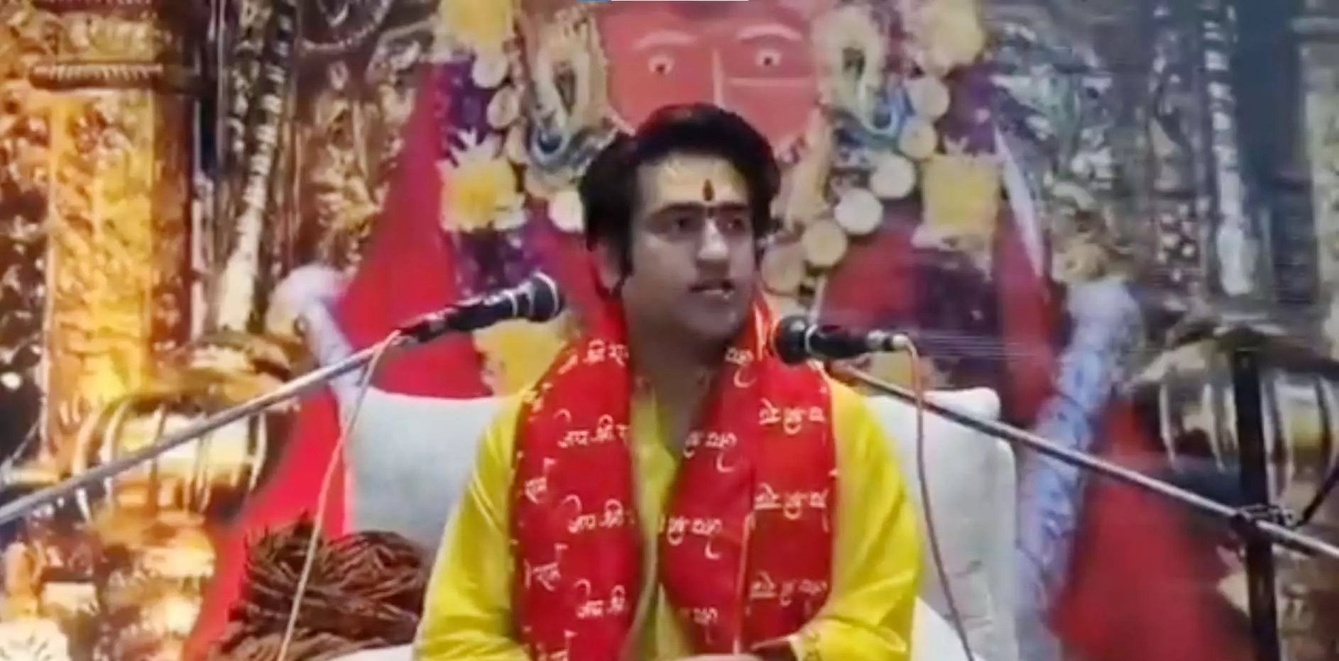 पत्रकारों पर बाघेश्वर धाम सरकार ने की अशोभनीय टिप्पणी पत्रकारों पर बाघेश्वर धाम सरकार ने की अशोभनीय टिप्पणी