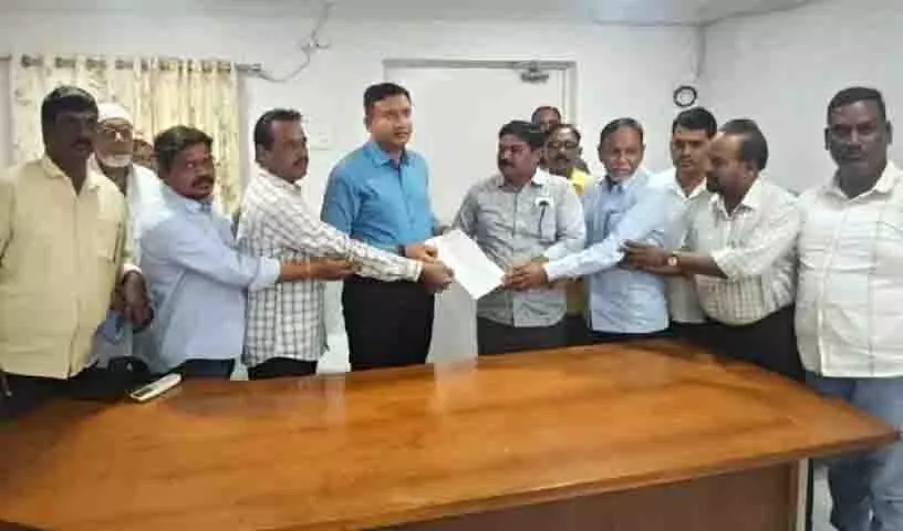 आदिलाबाद में TUWJ नेताओं ने GO 252 को वापस लेने की मांग की आदिलाबाद में TUWJ नेताओं ने GO 252 को वापस लेने की मांग की