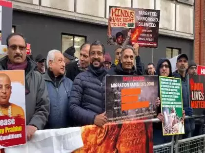 भारतीय और बांग्लादेशी समुदायों ने लंदन में किया विरोध प्रदर्शन भारतीय और बांग्लादेशी समुदायों ने लंदन में किया विरोध प्रदर्शन