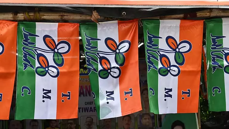 Jhaldar नगर निगम बोर्ड की बैठक में तृणमूल की अंदरूनी कलह उजागर Jhaldar नगर निगम बोर्ड की बैठक में तृणमूल की अंदरूनी कलह उजागर