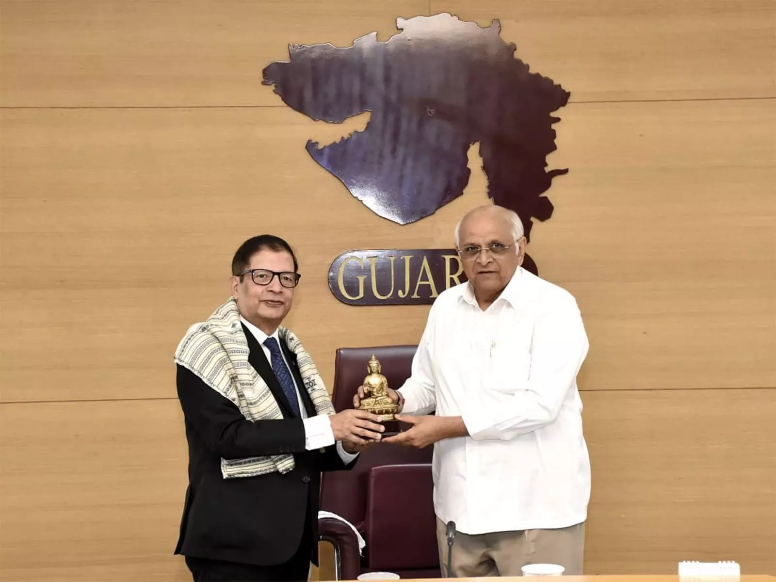 Nepal के राजदूत शंकर प्रसाद शर्मा ने मुख्यमंत्री भूपेन्द्र पटेल से की शिष्टाचार मुलाकात Nepal के राजदूत शंकर प्रसाद शर्मा ने मुख्यमंत्री भूपेन्द्र पटेल से की शिष्टाचार मुलाकात
