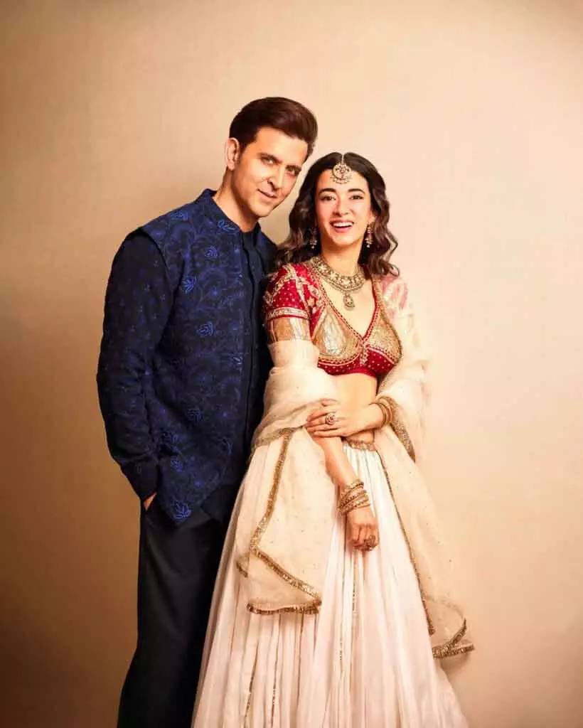 वेडिंग वाइब्स: शादी में Hrithik और सबा का रॉयल अंदाज़ वेडिंग वाइब्स: शादी में Hrithik और सबा का रॉयल अंदाज़