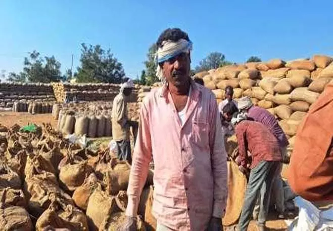 छत्तीसगढ़ की धान खरीदी व्यवस्था से बदली खेती की तस्वीर: पुरानिक लाल कुंजाम छत्तीसगढ़ की धान खरीदी व्यवस्था से बदली खेती की तस्वीर: पुरानिक लाल कुंजाम
