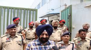 Ludhiana: ATM से कैश ट्रे लेकर चोर हुए फरार, सुरक्षा में कमी को बताया जिम्मेदार