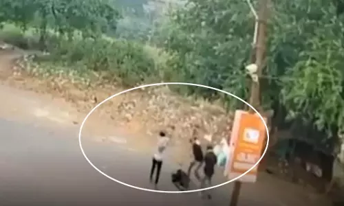 LIVE मंजर...पार्षद के पति की बर्बर तरीके से हत्या LIVE मंजर...पार्षद के पति की बर्बर तरीके से हत्या