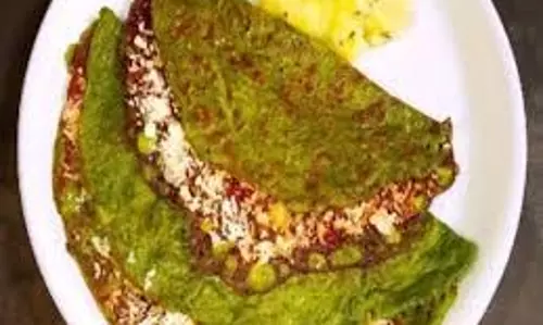 Palak Paneer Chilla : ब्रेकफास्ट में ट्राई करें पालक पनीर चीला Palak Paneer Chilla : ब्रेकफास्ट में ट्राई करें पालक पनीर चीला